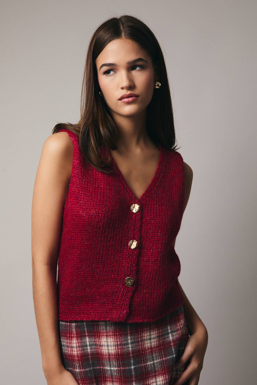 V-NECK BUTTON DOWN LUREX SWEATER VEST BERRY Large