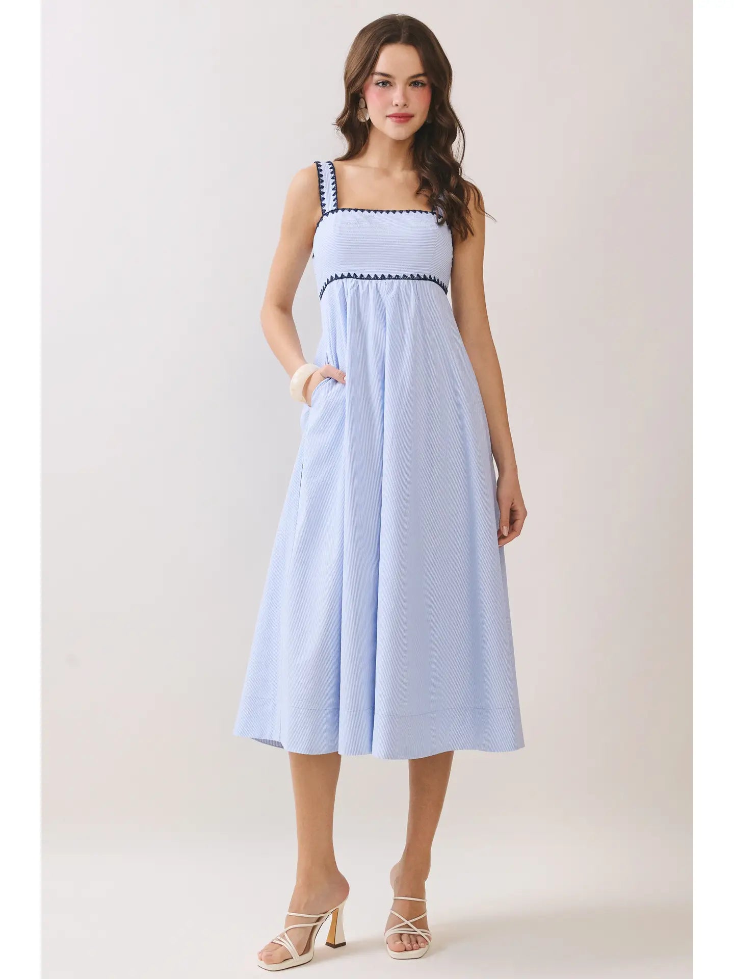 Sleeveless Contrast Trim Detail Midi Dress