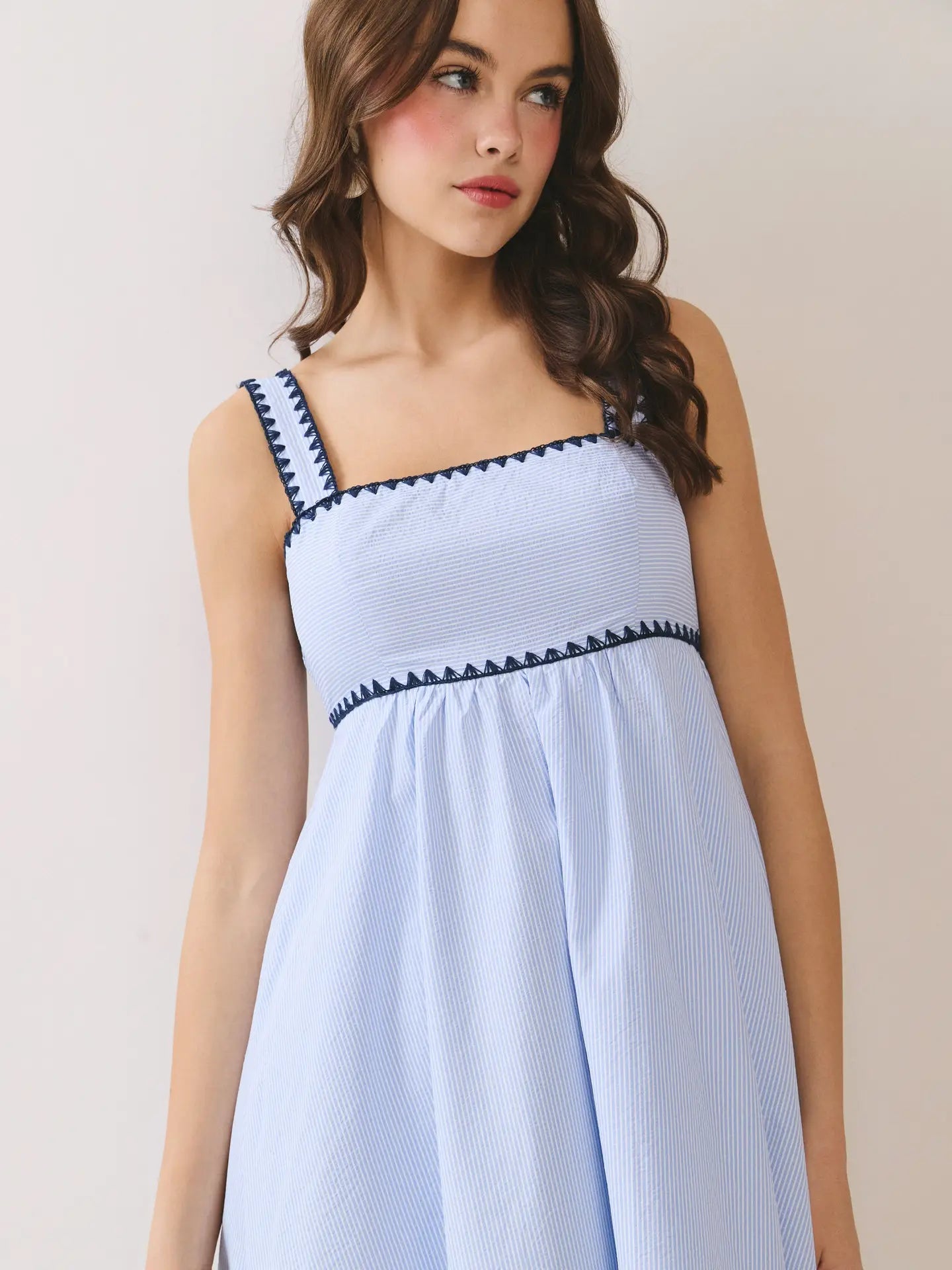 Sleeveless Contrast Trim Detail Midi Dress