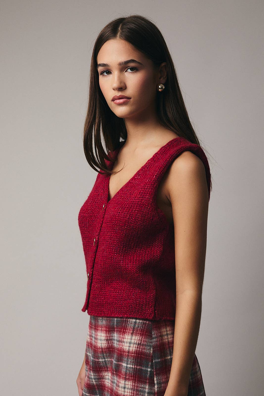 V-NECK BUTTON DOWN LUREX SWEATER VEST BERRY