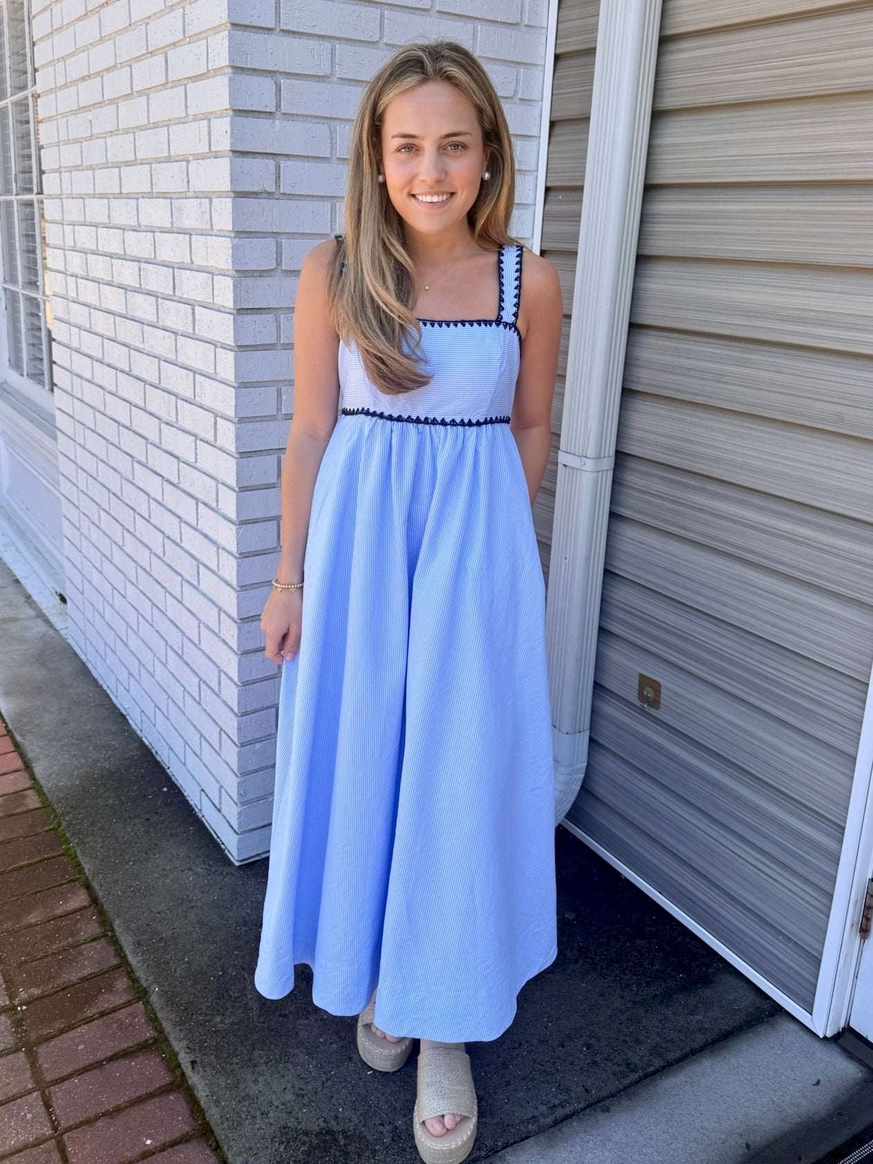 Sleeveless Contrast Trim Detail Midi Dress