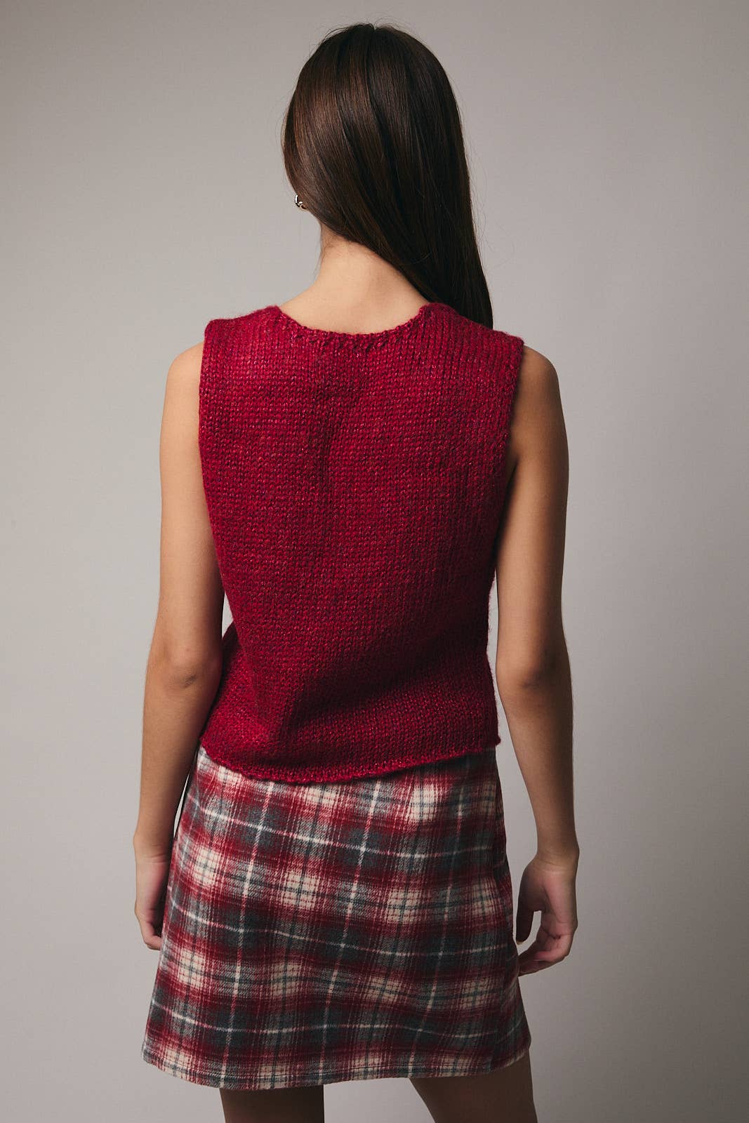 V-NECK BUTTON DOWN LUREX SWEATER VEST BERRY
